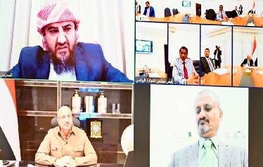 كواليس نقاشات مجلس القيادة الرئاسي بشأن تغيير رئيس الحكومة أحمد بن مبارك