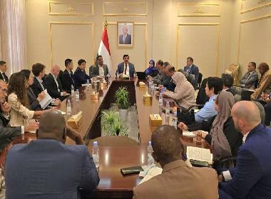اللجنة الوطنية تستعرض مع السفراء والدبلوماسيين لدى اليمن تقريرها الرابع عشر وواقع انتهاكات حقوق الإنسان