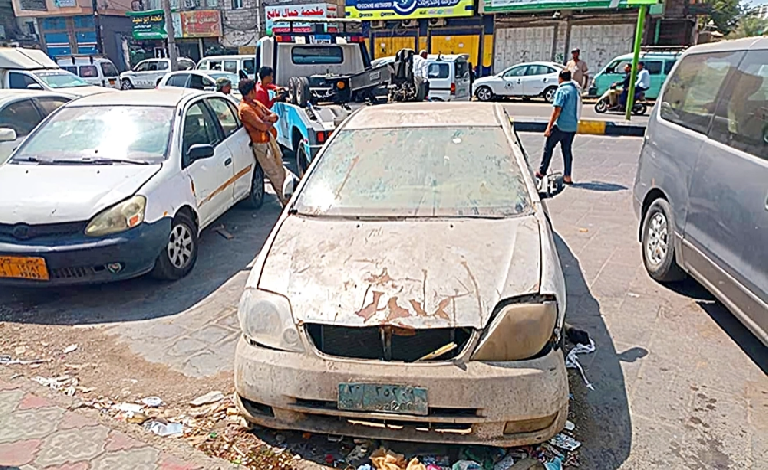 وفاة 3 أطفال اختناقاً داخل سيارة مهملة وإنقاذ آخر بلحج