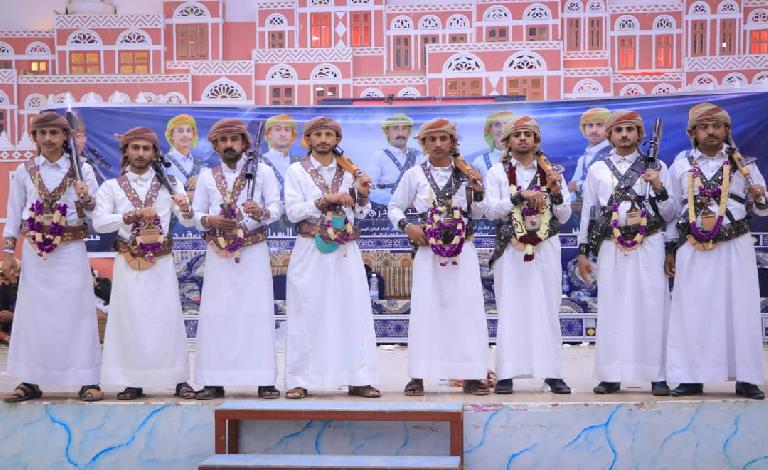 محور البيضاء يحتفل بزفاف 16عرس وعروس بمدينة مأرب...صور