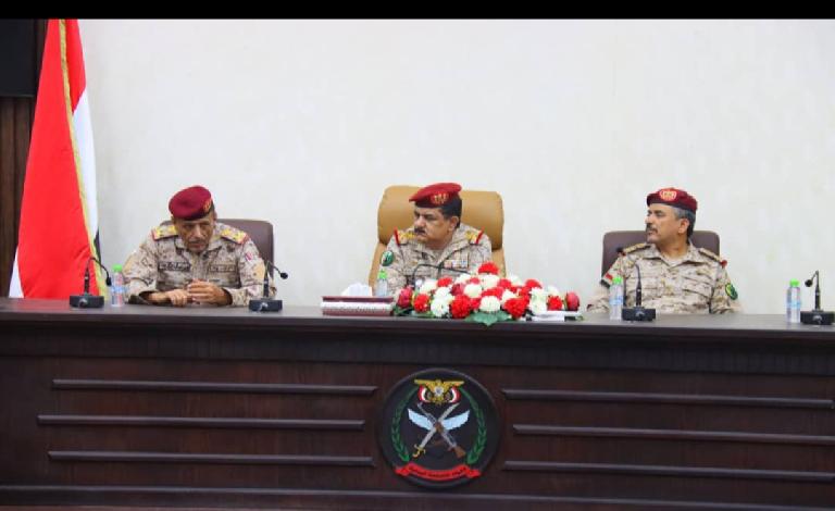 العاصمة عدن.. وزير الدفاع يشيد بعزيمة الخريجين من الكليات السودانية