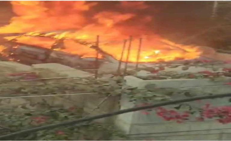 إحراق سيارة نجل المؤرخ والكاتب الراحل البتول بمدينة إب