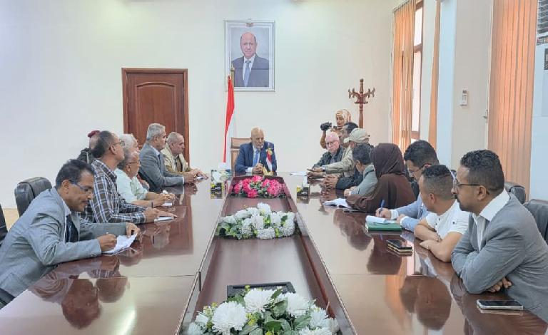 اللجنة الوطنية للتحقيق في الانتهاكات تلتقي محافظ محافظة تعز