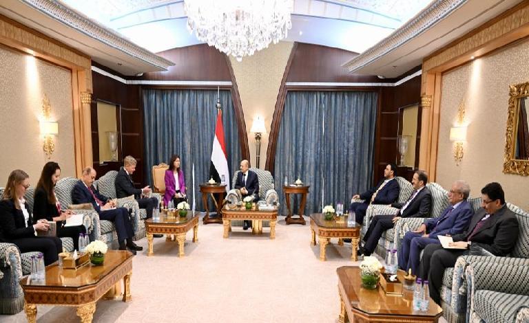 العليمي يحمل المجتمع الدولي والأمم المتحدة مسؤولية تنفيذ قرارات مجلس الامن وفي مقدمتها الكشف عن مصير 