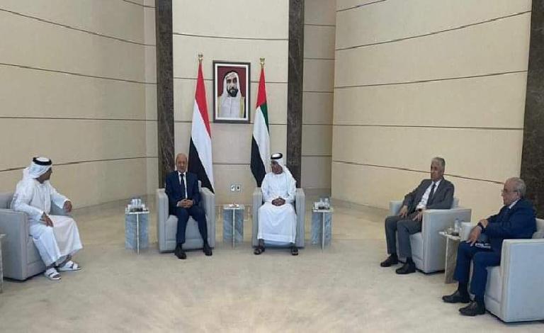 رئيس مجلس القيادة يزور أبو ظبي لبحث تطورات الأوضاع في اليمن مع القيادة الإماراتية