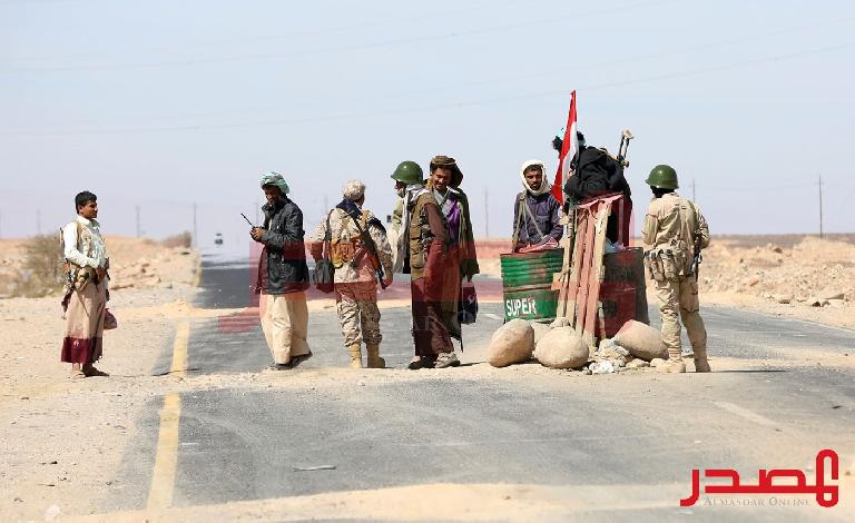 مقتل خمسة مسلحين قبليين وإصابة آخرين في مواجهة مع الجيش إثر محاولتهم قطع الطريق الدولي شرقي مارب