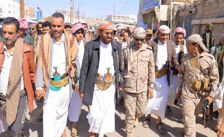 بتوجيهات من نائب رئيس مجلس القيادة محافظ مأرب وبحضور رئيس هيئة الأركان العامة وساطة قبلية بقيادة الشيخ الحطام تنجح في إنهاء قضيتين قـ.تل وقعتا بمأرب في حادثتين منفصلتين..صور