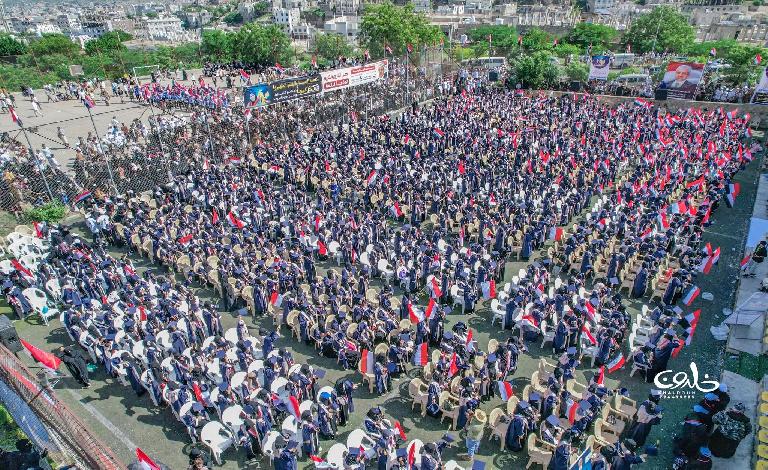 تعز تحتفي بتخرّج 1200 من الجرحى وأسر الشهداء والأسرى من معهد 