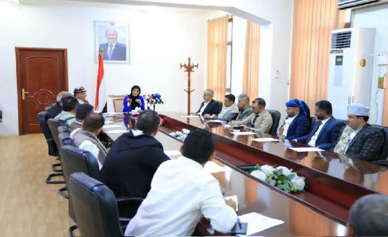 وزيرة الشؤون القانونية تبحث في تعز تعزيز التنسيق القضائي وحماية المال العام