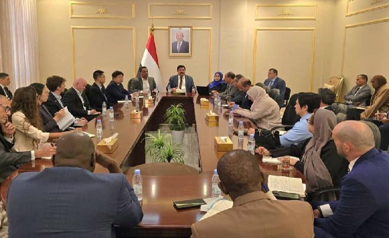 اللجنة الوطنية تستعرض مع السفراء والدبلوماسيين لدى اليمن تقريرها الرابع عشر وواقع انتهاكات حقوق الإنسان