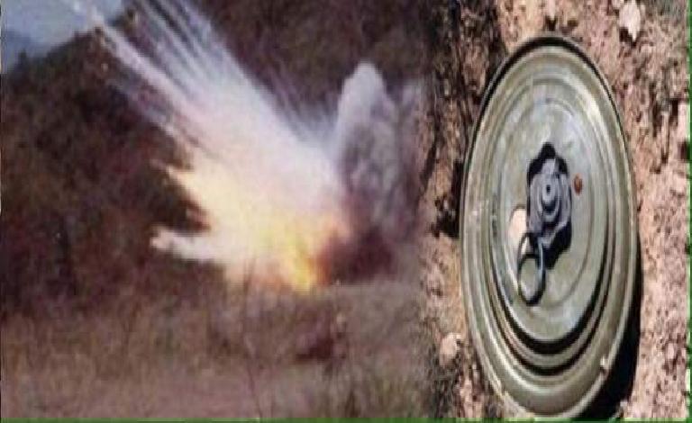 إصابة امرأة بجروح بالغة في انفجر لغم أرضي زرعته المليشيات الحوثية بمديرية الزاهر بالبيضاء