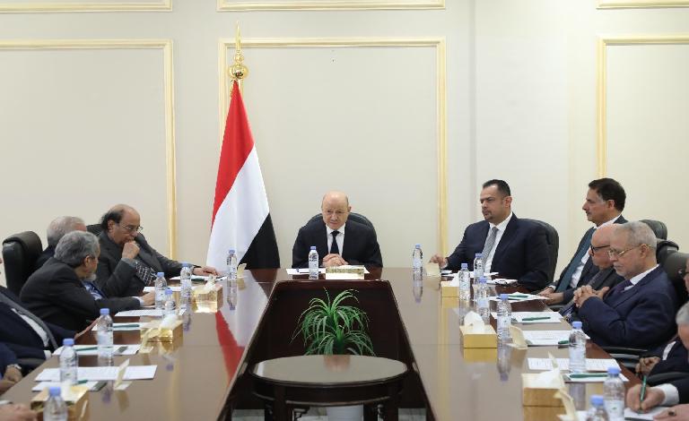 العليمي: تصعيد الانتقالي في حضرموت تمرد مسلح على المرجعيات الوطنية والإقليمية والدولية