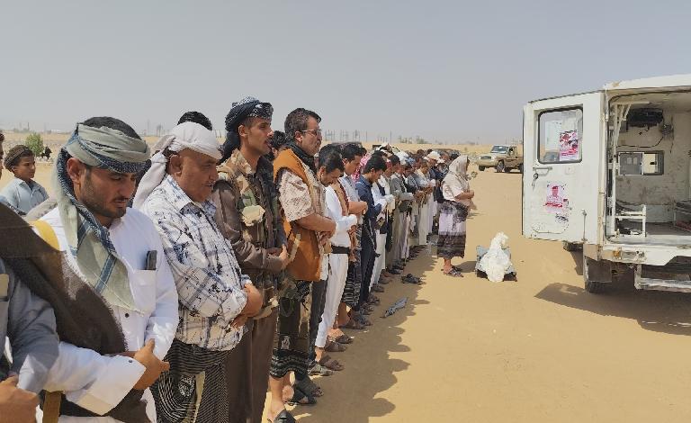 يتقدمهم وكيل البيضاء لشؤون رداع ...تشييع جثمان الفقيد العميد عبدالله العقبي