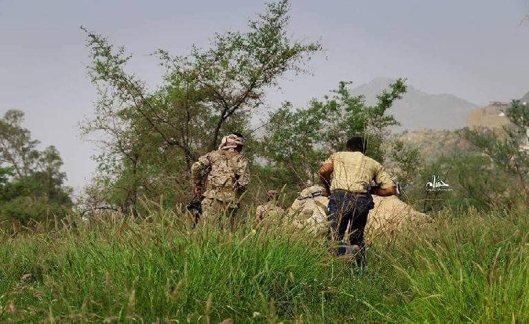 قوات الجيش تتصدى لهجمات حوثية جنوب وغرب مدينة تعز