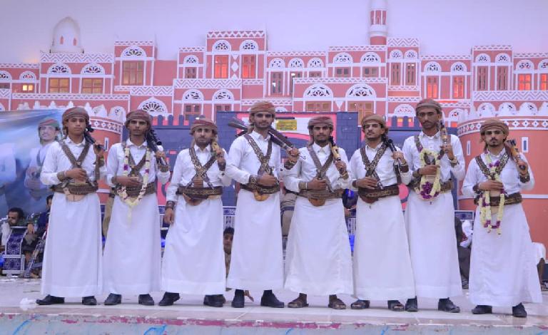 بحضور رئيس هيئة الأركان العامة ..محور البيضاء يحتفل بالعرس الجماعي الثاني لزفاف عدد من منتسبيه